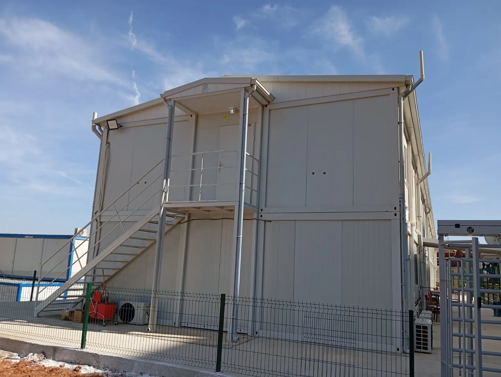 Çelik konstrüksiyonlu prefabrik yemekhane binası